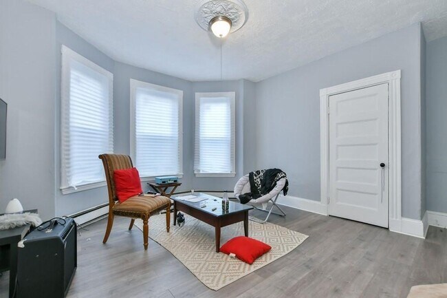 Foto del edificio - GREAT 3Br/1Bth, newly renovated, ready to move-in!