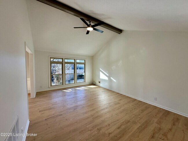 Foto del edificio - 8806 Tranquil Valley Ln