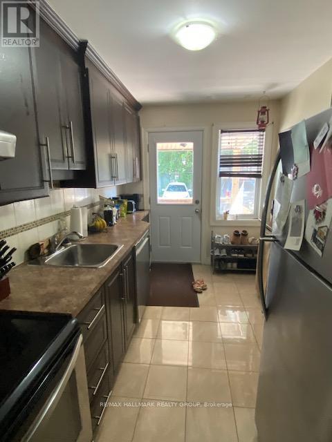 Photo du bâtiment - 570-570 Gladstone Ave