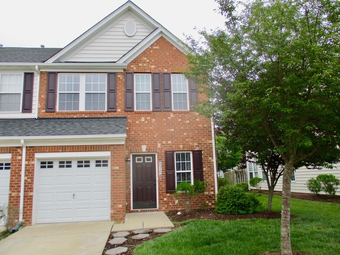 Primary Photo - Three bedroom, 2 1/2 bath, 1776 sq. ft.tow...