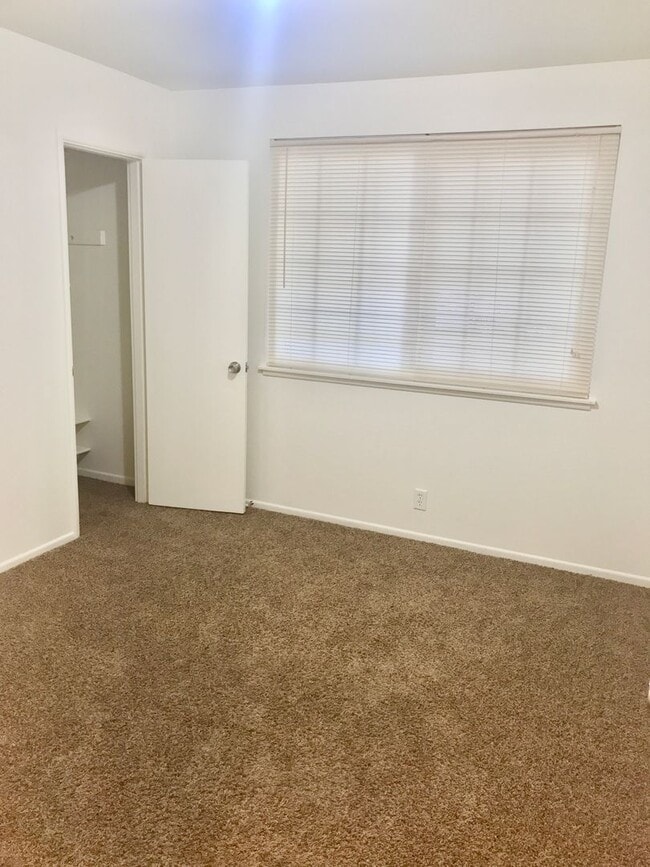Building Photo - 4 BED 3 BATH BEAUTIFUL HOME!!!