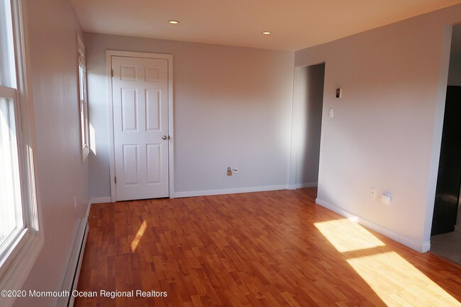Building Photo - 535 Long Branch Ave