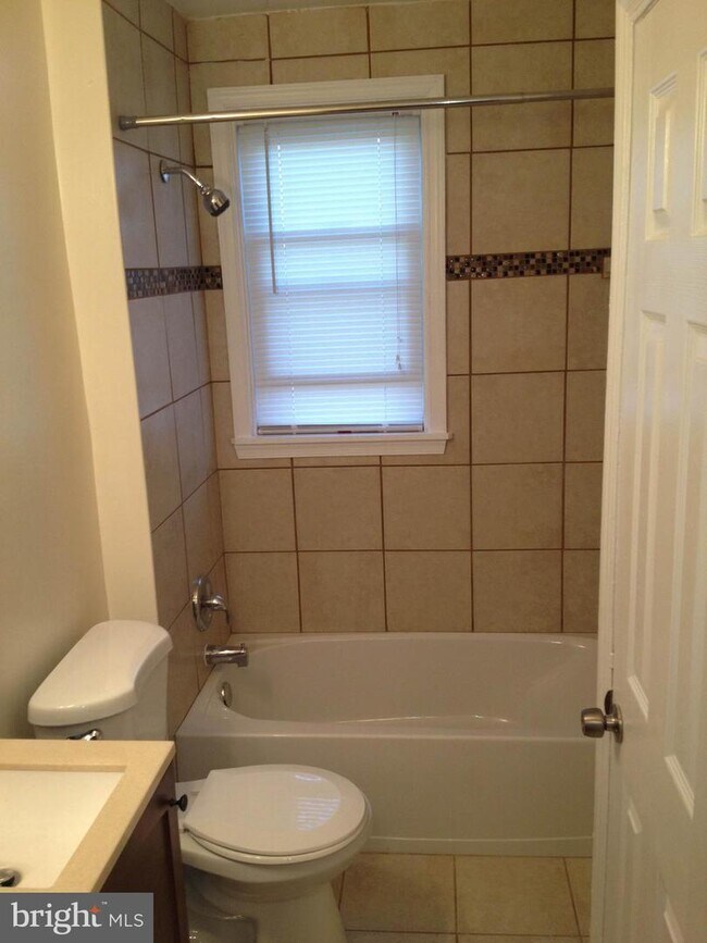 Foto del edificio - 4011 Elmora Ave