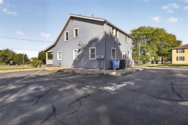 Foto del edificio - 1700 Mt Hope Ave