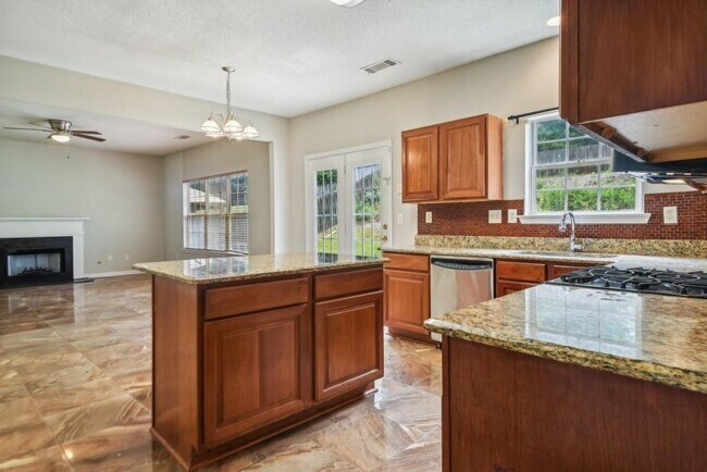 Foto del edificio - 2455 Beckenham Pl