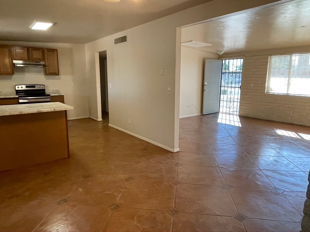 Building Photo - 7655 E Tulip Tree St