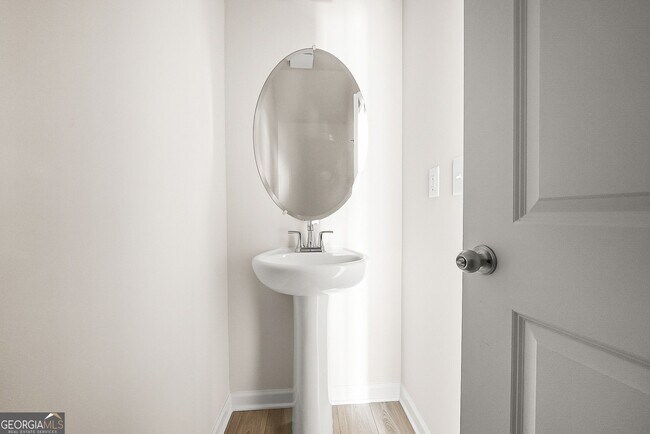 Foto del edificio - 1328 Riverstone Rd