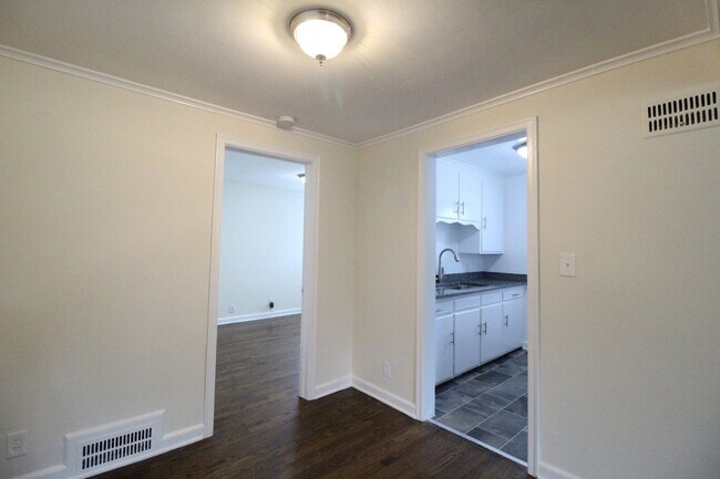 Foto del edificio - One Bedroom Duplex in North Kansas City