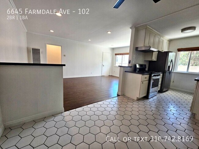 Foto del edificio - 6645 Farmdale Ave