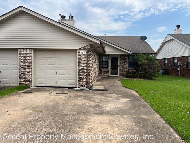 Foto del edificio - 3 br, 2 bath House - 109 East Canton Street