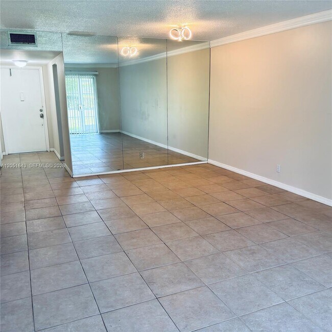 Foto del edificio - 950 Hillcrest Dr