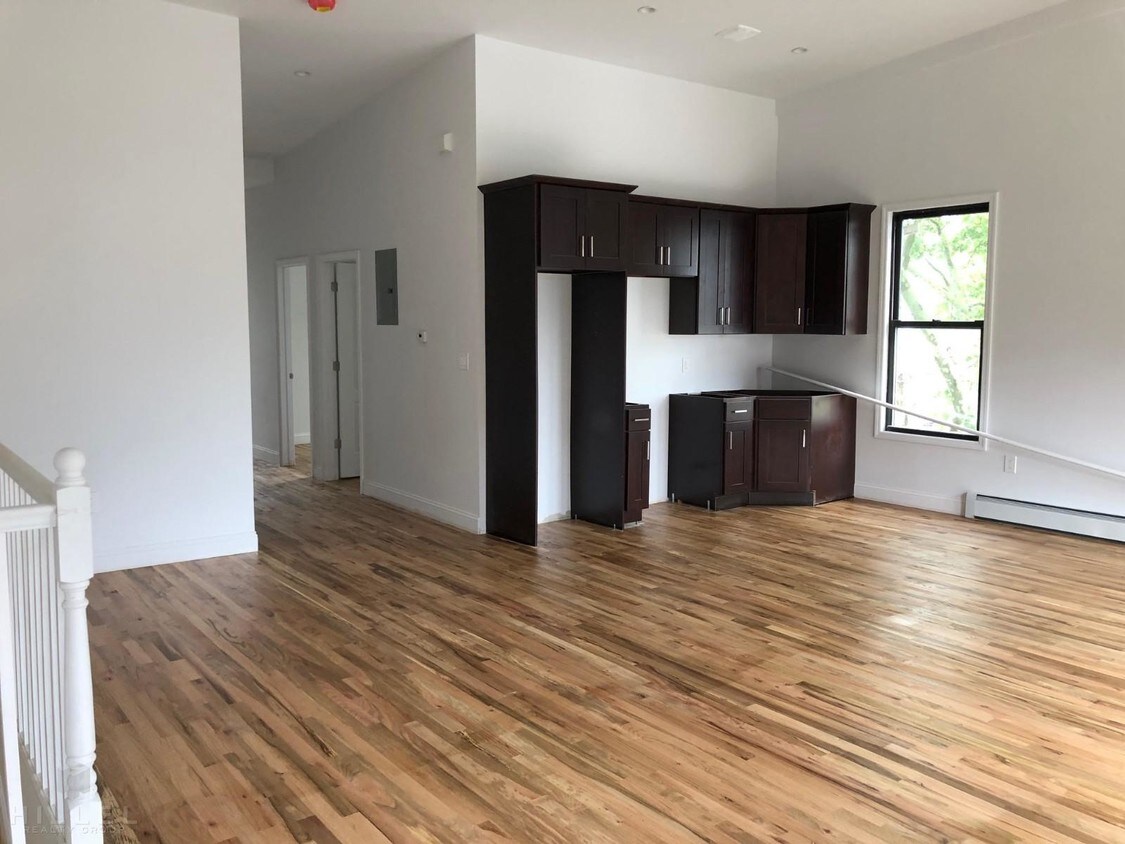 1302 Teller Ave, Bronx, NY 10456 House Rental in Bronx, NY