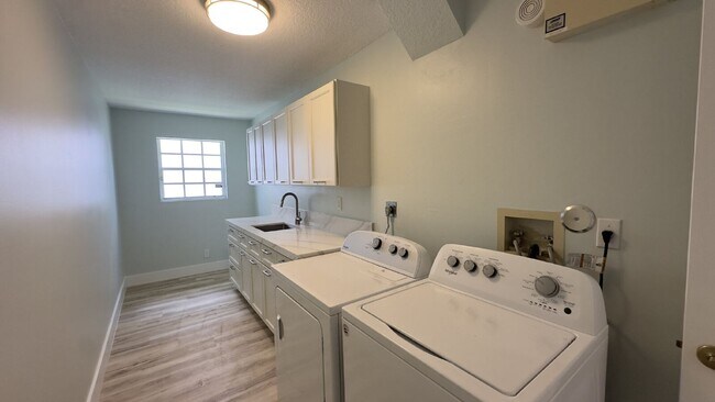 Foto del edificio - 13285 Opal Ln