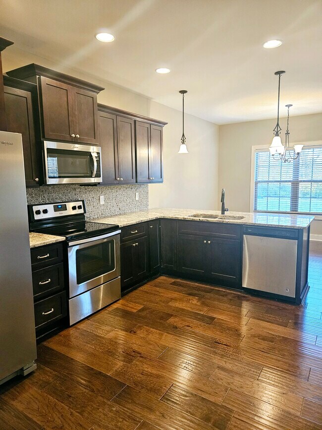 Foto del edificio - 433 Adalynn Cir