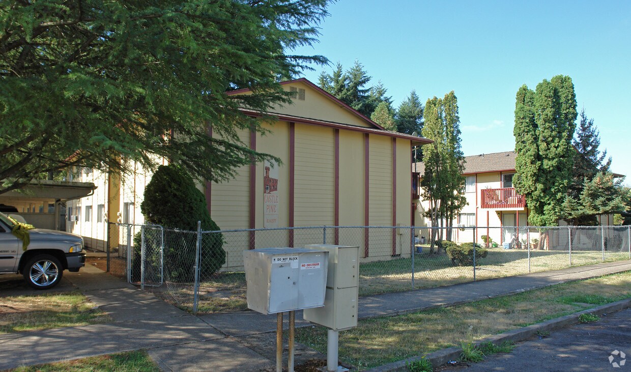 Building Photo - Castle Pines