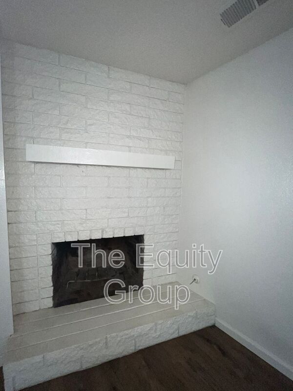 Foto del edificio - 5733 W Hillsdale Ave