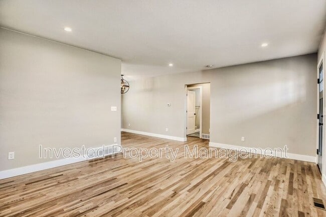 Foto del edificio - 3230 Elm St