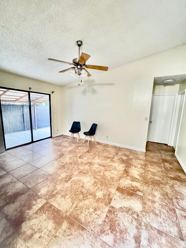 Building Photo - 4928 Alder C Dr
