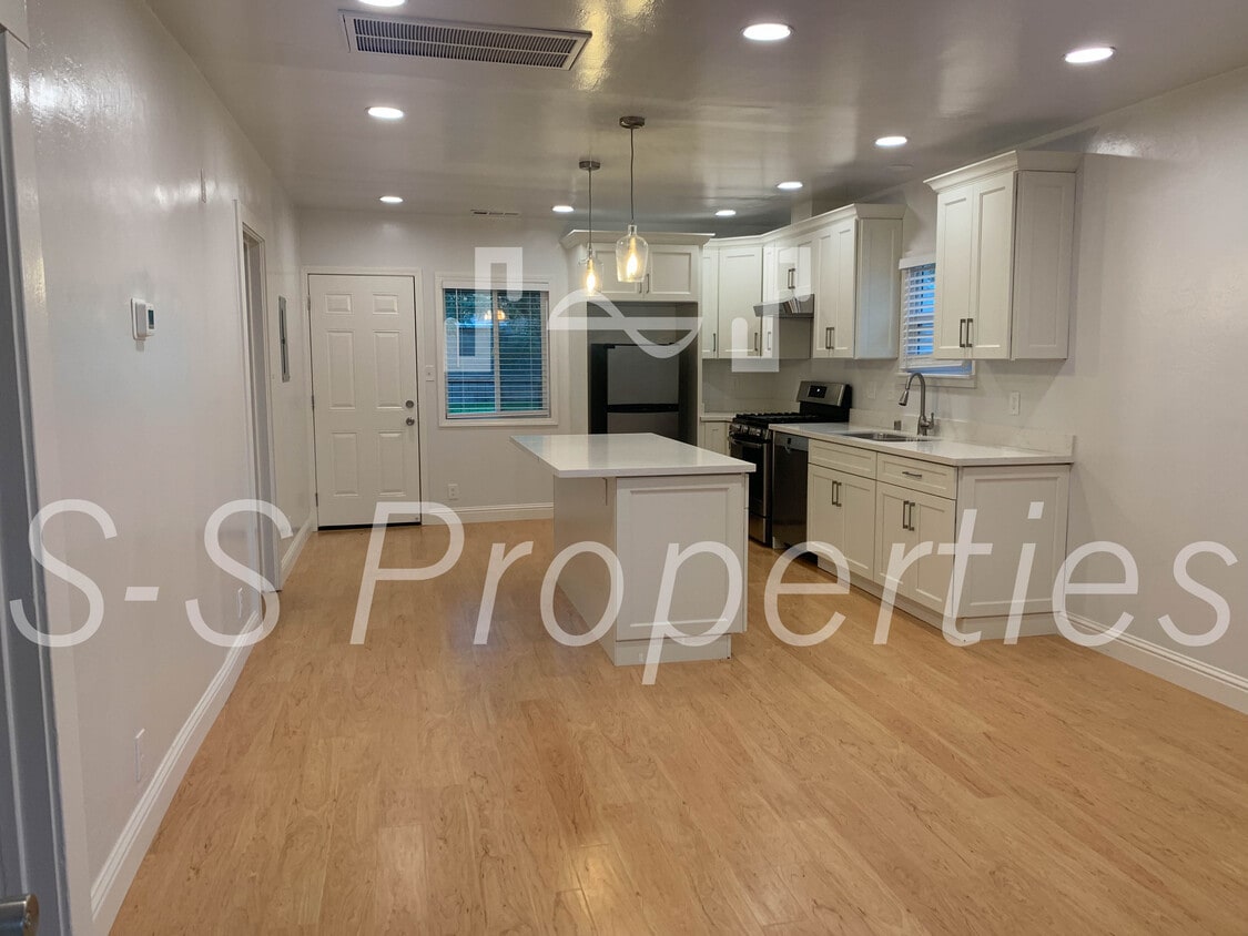 Primary Photo - 2626 20th St