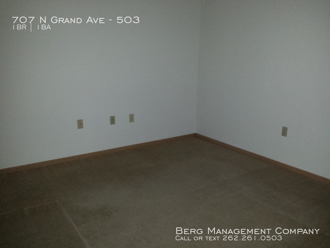 Building Photo - One Bedroom w/Den