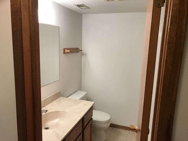 Se trata de una hilera de casas estilo rancho de construcción reciente en Charlestown. - 3117 Northwood Dr