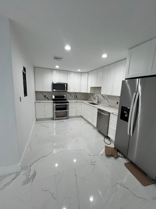 Foto principal - 700 NW 3rd Ave