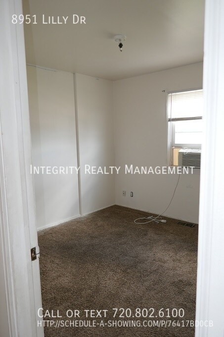 Foto del edificio - 8951 Lilly Dr