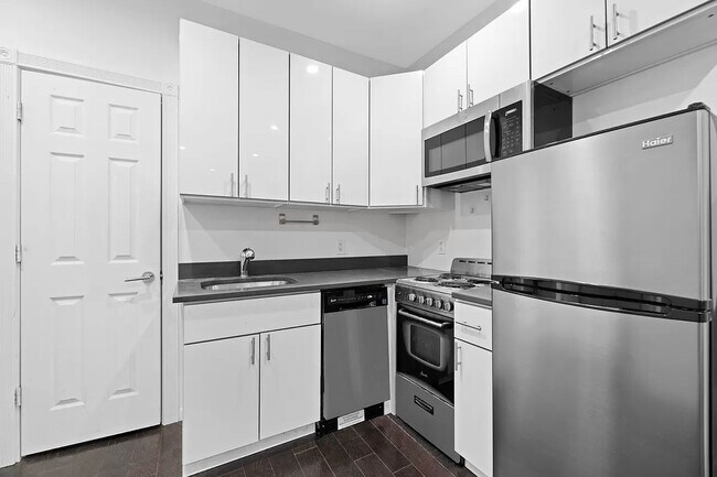 Foto del edificio - 437 W 46th St