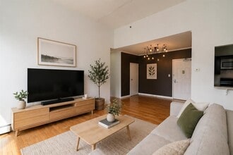 Building Photo - 501 Adams St