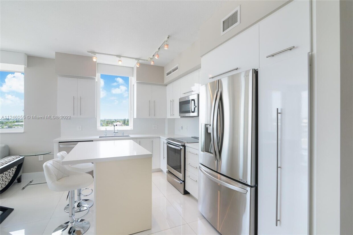 Primary Photo - 1745 E Hallandale Beach Blvd