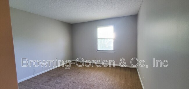 Building Photo - 2929 Selena Dr