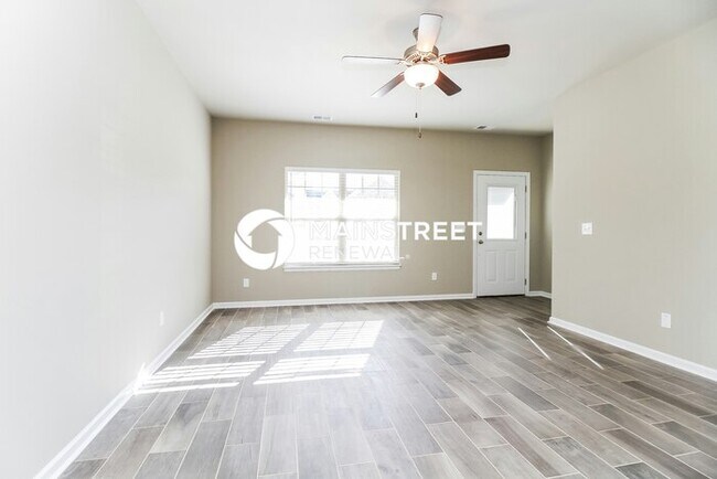 Foto del edificio - 4 Bedroom Pet-Friendly Home in La Vergne, TN with Main Street Renewal