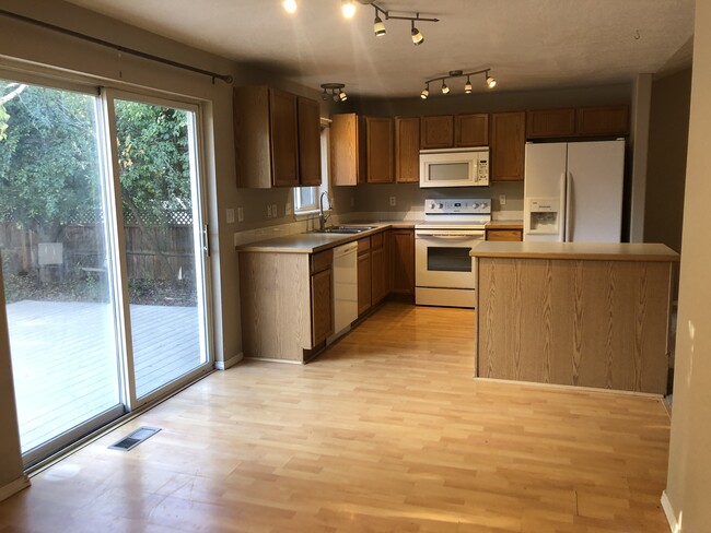 Building Photo - 1710 NW Valhalla Dr