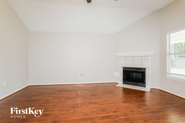 Foto del edificio - 7122 Woodland Oaks