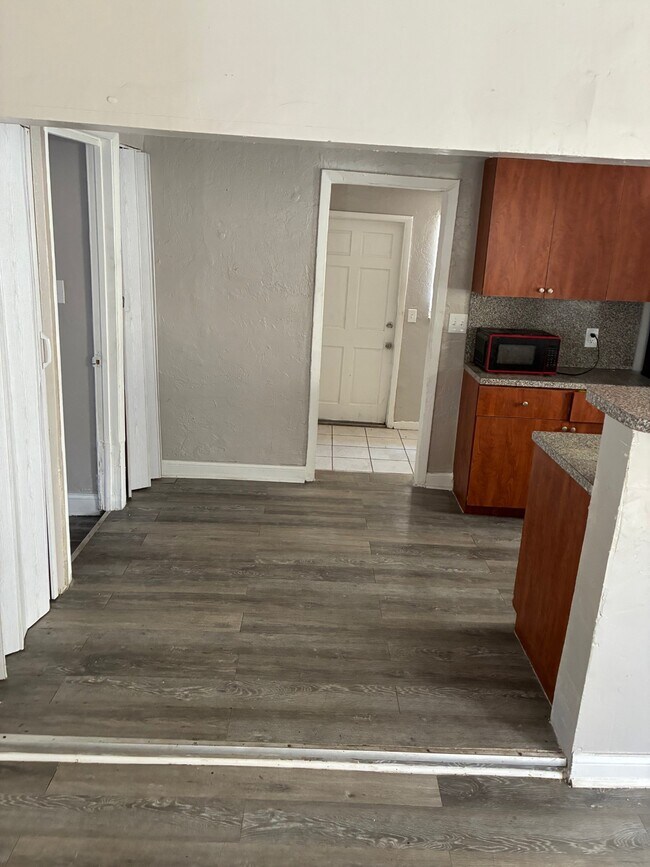 Foto del edificio - 4425-4427 NW 23rd Ct