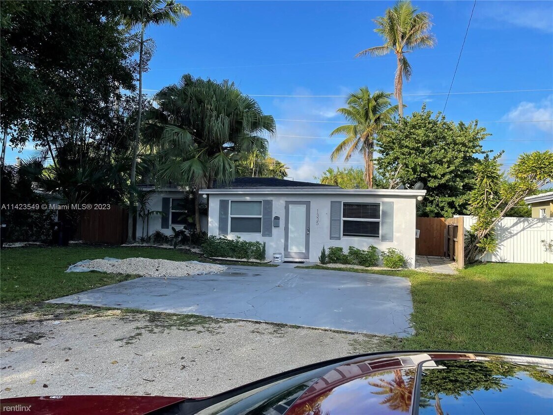 Foto del edificio - 3 br, 1 bath House - 1335 NE 13th Ave
