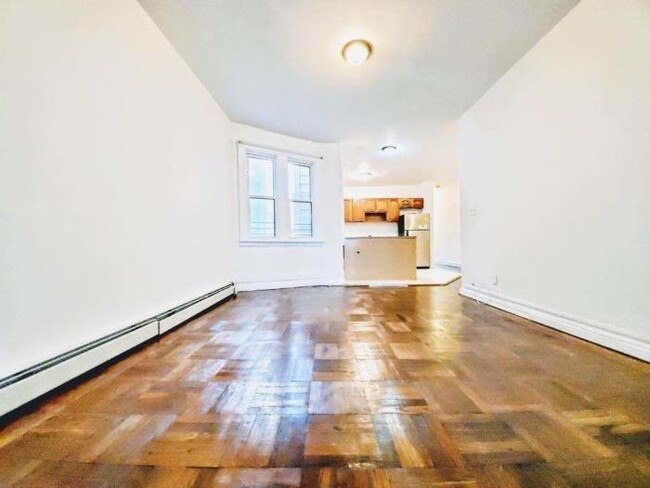 Foto del edificio - 4 bedroom in Bronx NY 10456