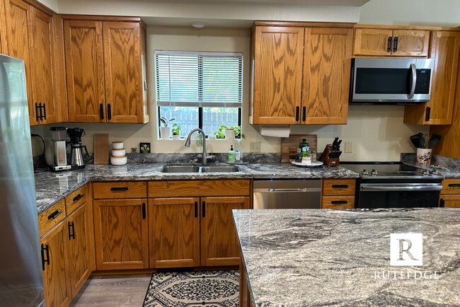 Foto del edificio - Spacious 3 Bedroom, 2 Bath Home in a Quiet...