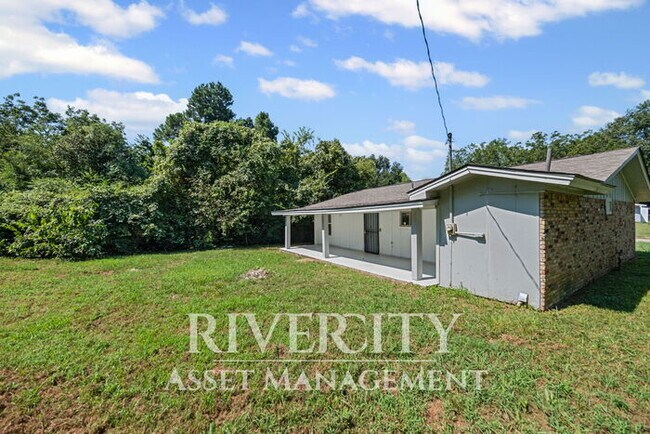 Building Photo - A Must See/ High Vaulted ceiling's & Section 8 Welcome!!!