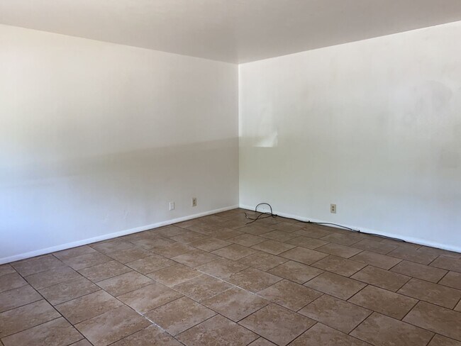 Foto del edificio - STUDENTS WELCOME! Sprawling Ranch Home w/ Large Fenced Yard