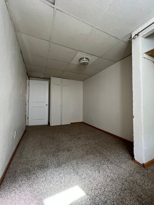 Foto del edificio - One Bedroom Apartment Near Campus