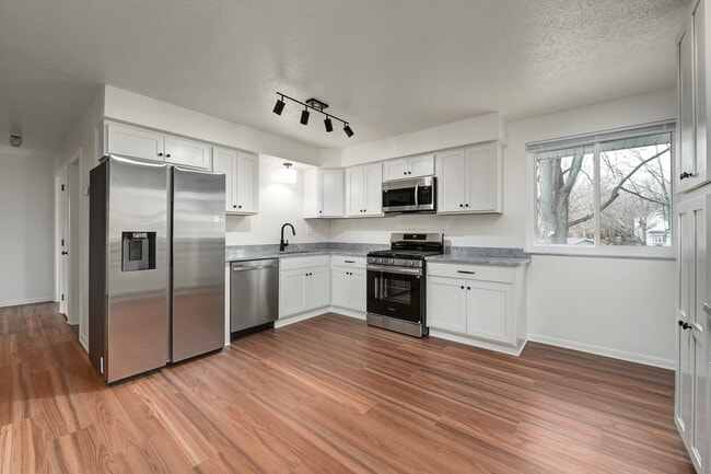 Building Photo - 2930 Northglen Dr