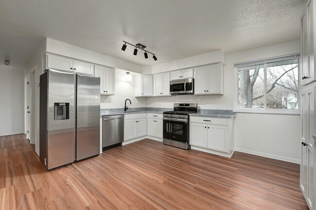 Foto del edificio - 2930 Northglen Dr