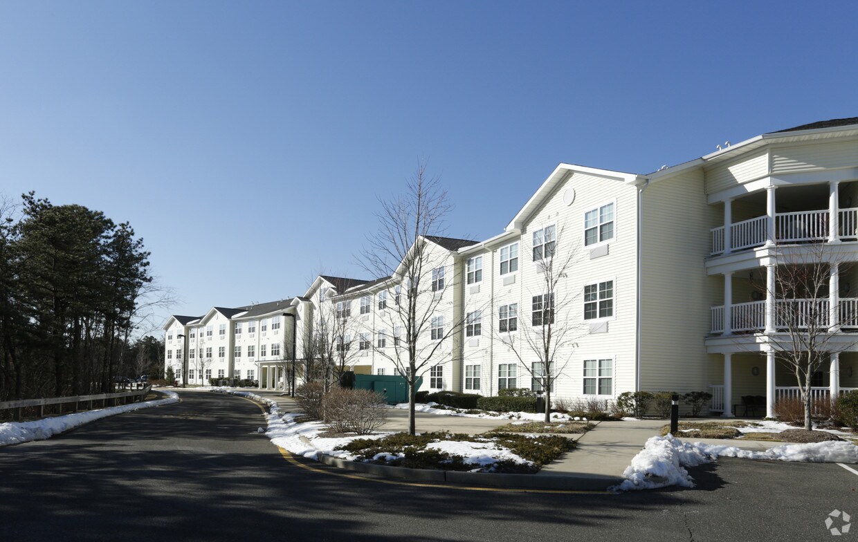 Meadow Brook Apartments in Tinton Falls, NJ