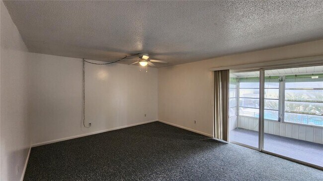 Foto del edificio - 565 Fairways Dr