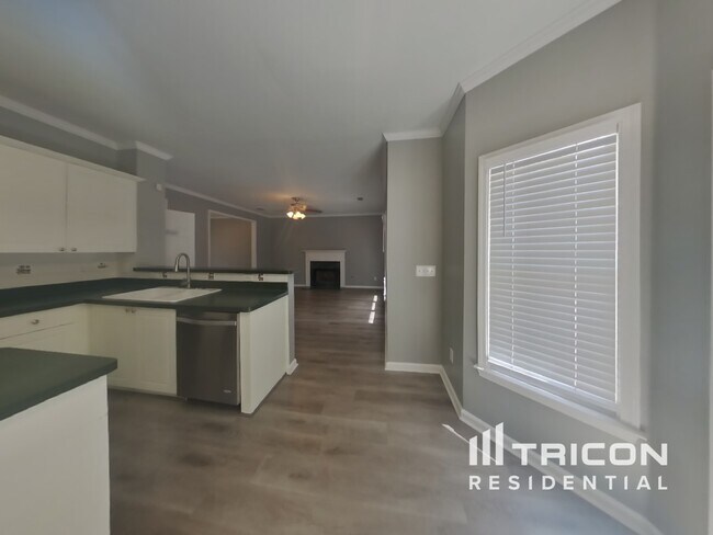 Foto del edificio - 1315 Bridle Path Dr