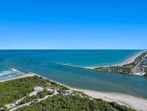 Building Photo - 2319 Tamarind Dr