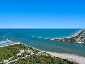 Building Photo - 2319 Tamarind Dr