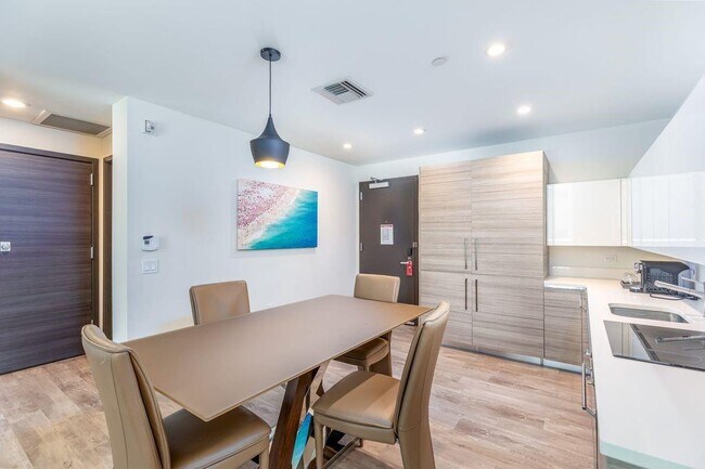 Building Photo - 777 N Ocean Dr