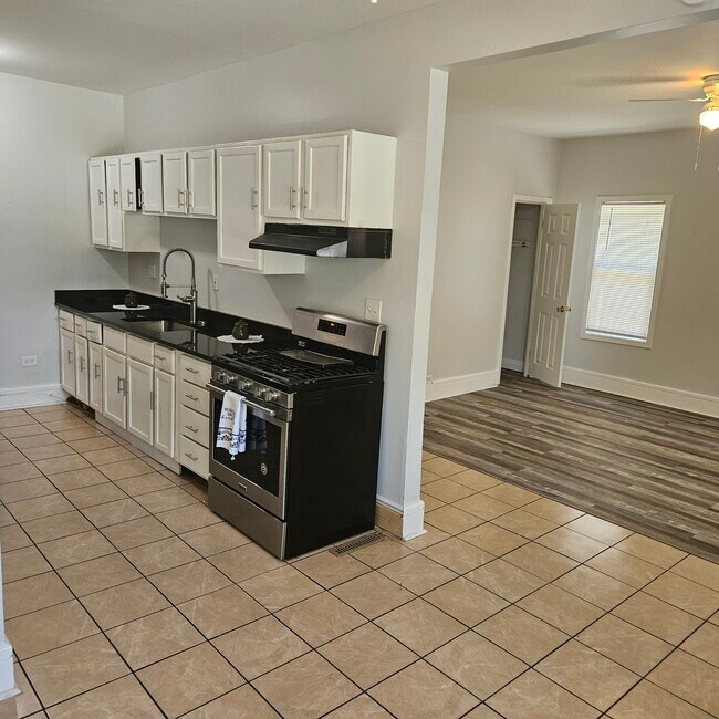 Foto del edificio - 3666 Tyler St